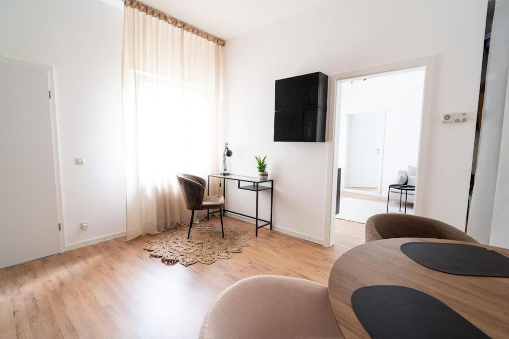 Wohnung Naehe Stadtzentrum Mit Wohnzimmer Und Kueche 코블렌츠 외부 사진